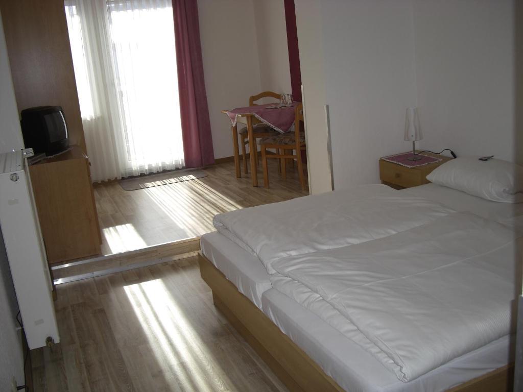 Gasthof Rhoenperle Kothen  Quarto foto